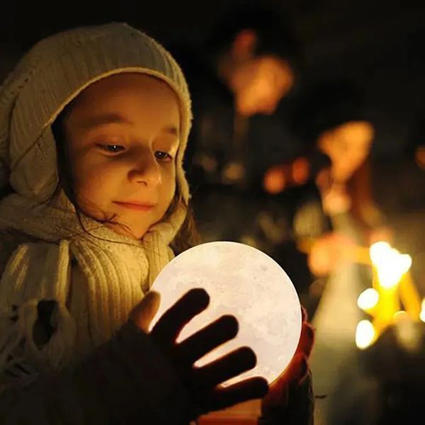 Ночник светящаяся луна Moon Lamp 13 см, Ночник для ребенка на ночь, Ночник для хорошего сна ребенка ws35123 фото
