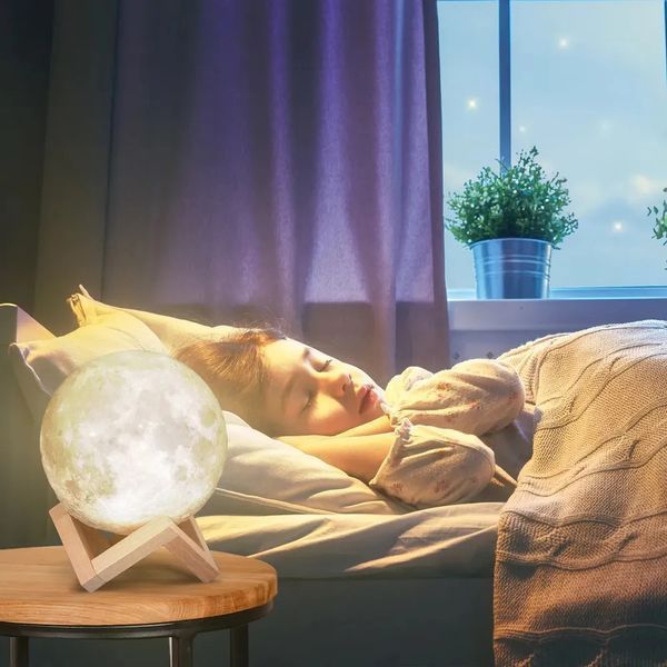Ночник светящаяся луна Moon Lamp 13 см, Ночник для ребенка на ночь, Ночник для хорошего сна ребенка ws35123 фото