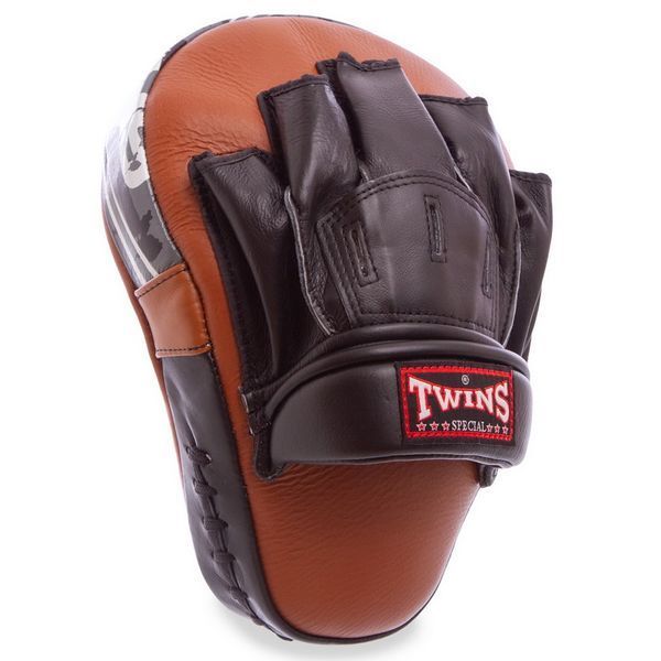 Лапа боксерская изогнутая тренировочная кожа TWINS PML10 18x27x4,5см 1штука цвета в ассортименте PML10 фото