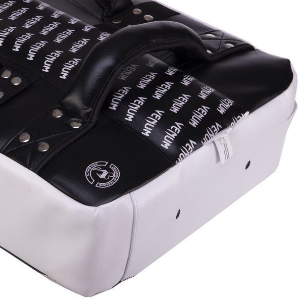 Макивара Изогнутая тренировочная для отработки ударов Skintex VENUM ABSOLUTE LONG KICK SHIELD VN1201 53х43х10см 1шт черный-белый VN1201 фото