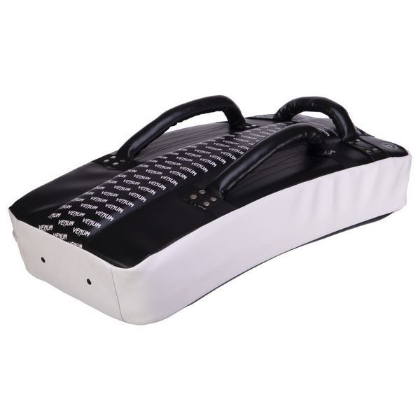 Макивара Изогнутая тренировочная для отработки ударов Skintex VENUM ABSOLUTE LONG KICK SHIELD VN1201 53х43х10см 1шт черный-белый VN1201 фото