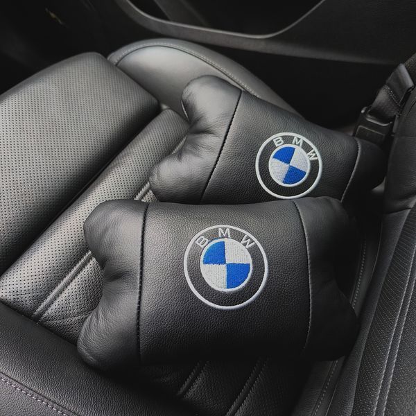 Авто подушки 2 шт &mdash; набор BMW из натуральной кожи, на подголовник в машину, Автомобильная подушка БМВ ws13553-1 фото