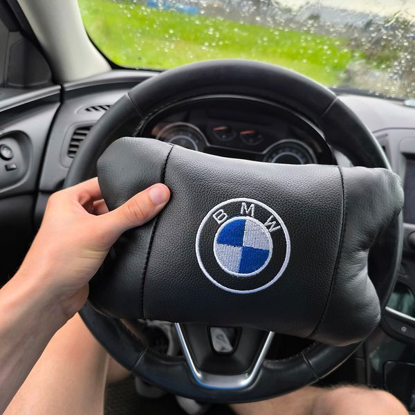 Авто подушки 2 шт &mdash; набор BMW из натуральной кожи, на подголовник в машину, Автомобильная подушка БМВ ws13553-1 фото