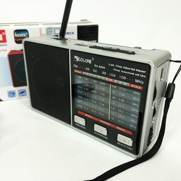 Радио GOLON RX-8866 цифровой портативный радиоприемник с фонариком функцией PowerBank. Цвет: белый ws66942-1 фото