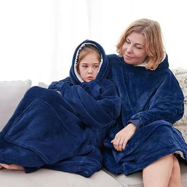 Плед толстовка с капюшоном и рукавами Huggle Hoodie оверсайз. Цвет: синий ws96134 фото