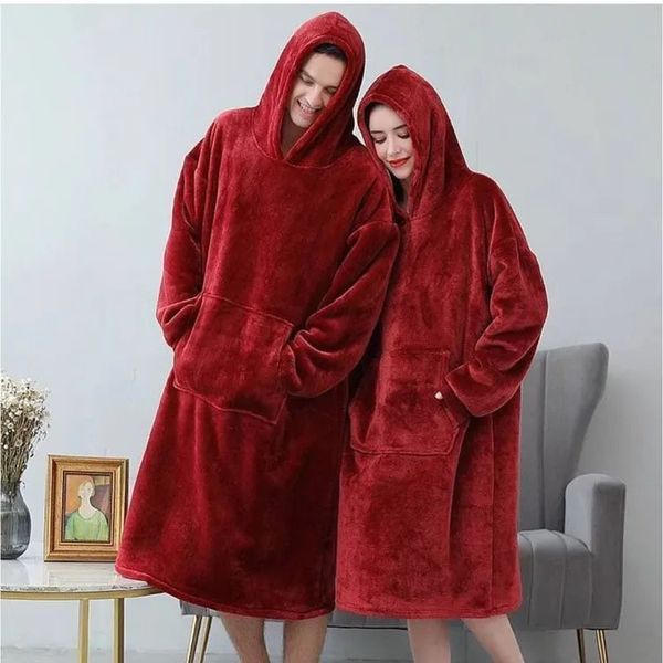 Плед толстовка с капюшоном и рукавами Huggle Hoodie оверсайз. Цвет: бордовый ws96134-1 фото